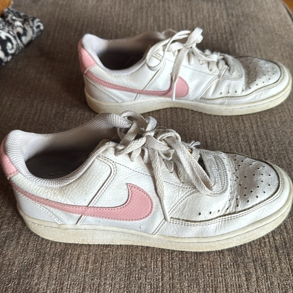 Nike Court Vision Sneakers, Women’s size 7.5, White &  Pink, PreOwned - Picture 15 of 16